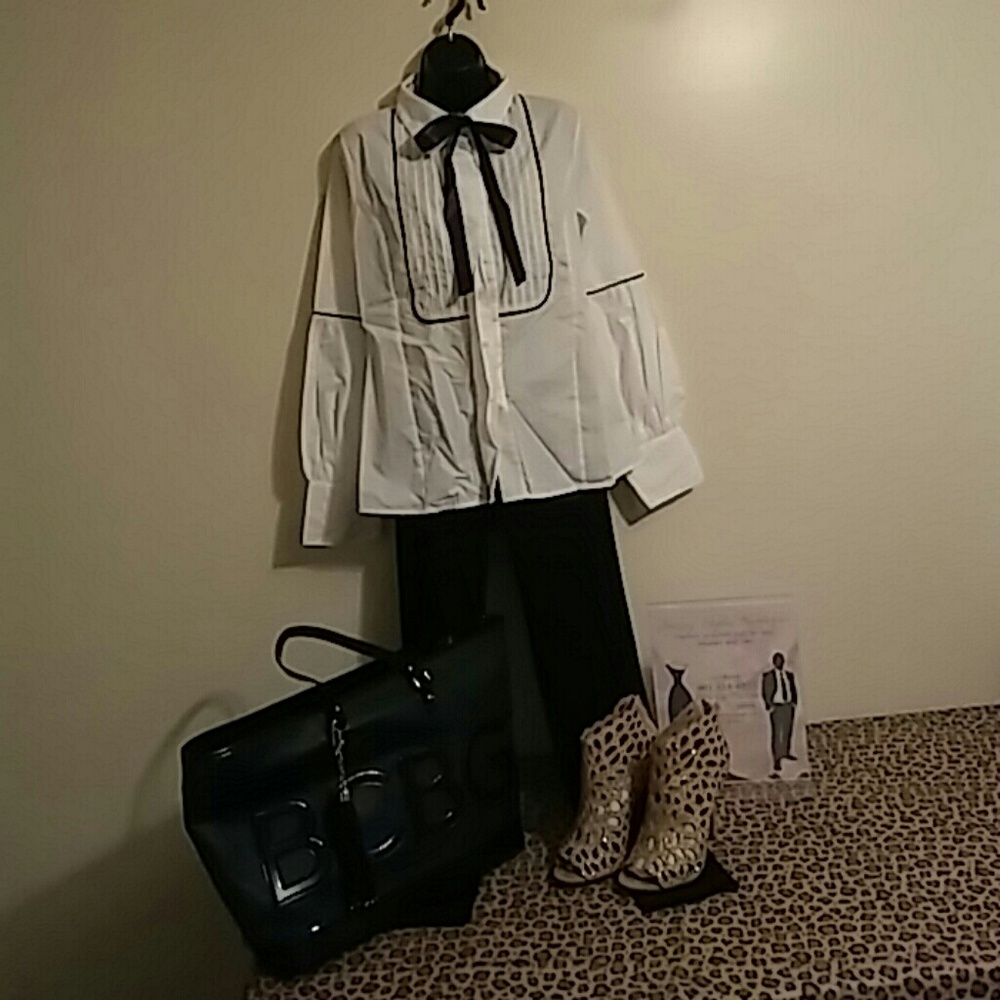 Ribbon tie shirt